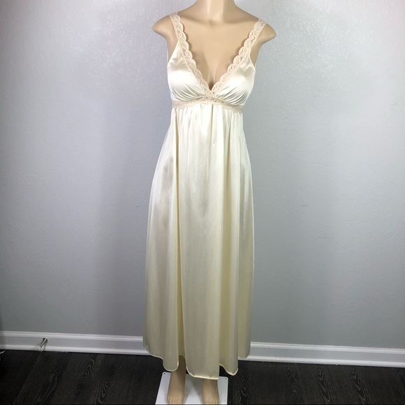 Vintage Other - Vintage Olga Nightgown